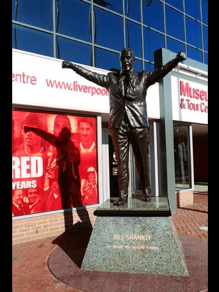 Estátua de Bill Shankly - Reprodução web