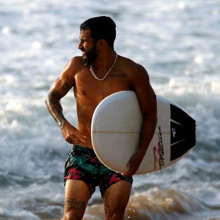 Italo Ferreira já treina em Baía Formosa poucos dias após ganhar a medalha de ouro no surfe das Olimpíadas de Tóquio - REUTERS/Rodolfo Buhrer