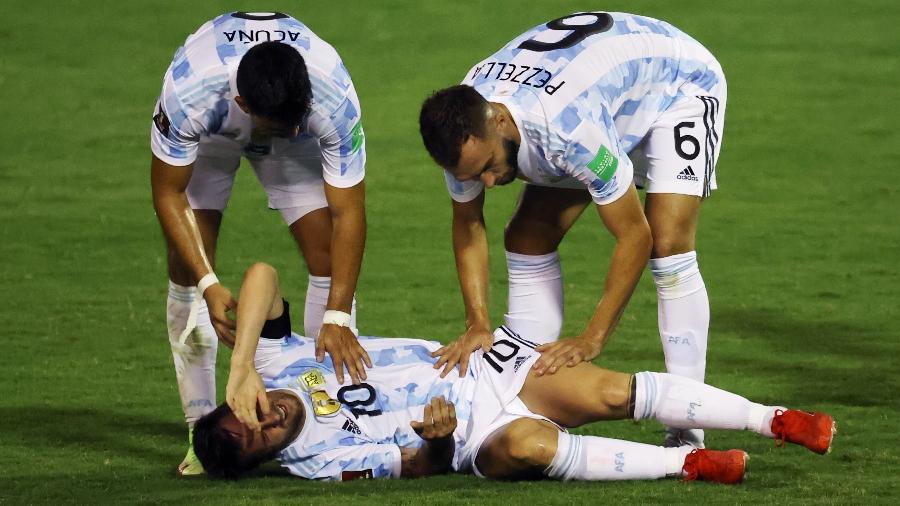 Messi sofreu falta duríssima na partida entre Venezuela e Argentina, pelas Eliminatórias da Copa de 2022 - Getty Images