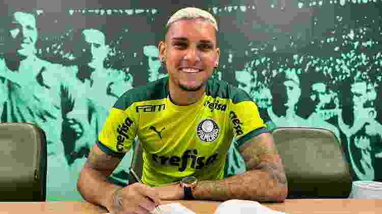 Rafael Navarro assina contrato com o Palmeiras - Divulgação/Palmeiras - Divulgação/Palmeiras