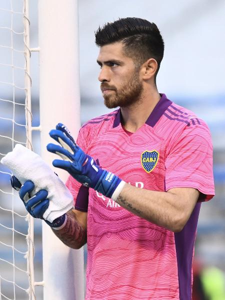 Agustin Rossi, goleiro do Boca Juniors, em ação durante jogo na Argentina - Rodrigo Valle/Getty Images