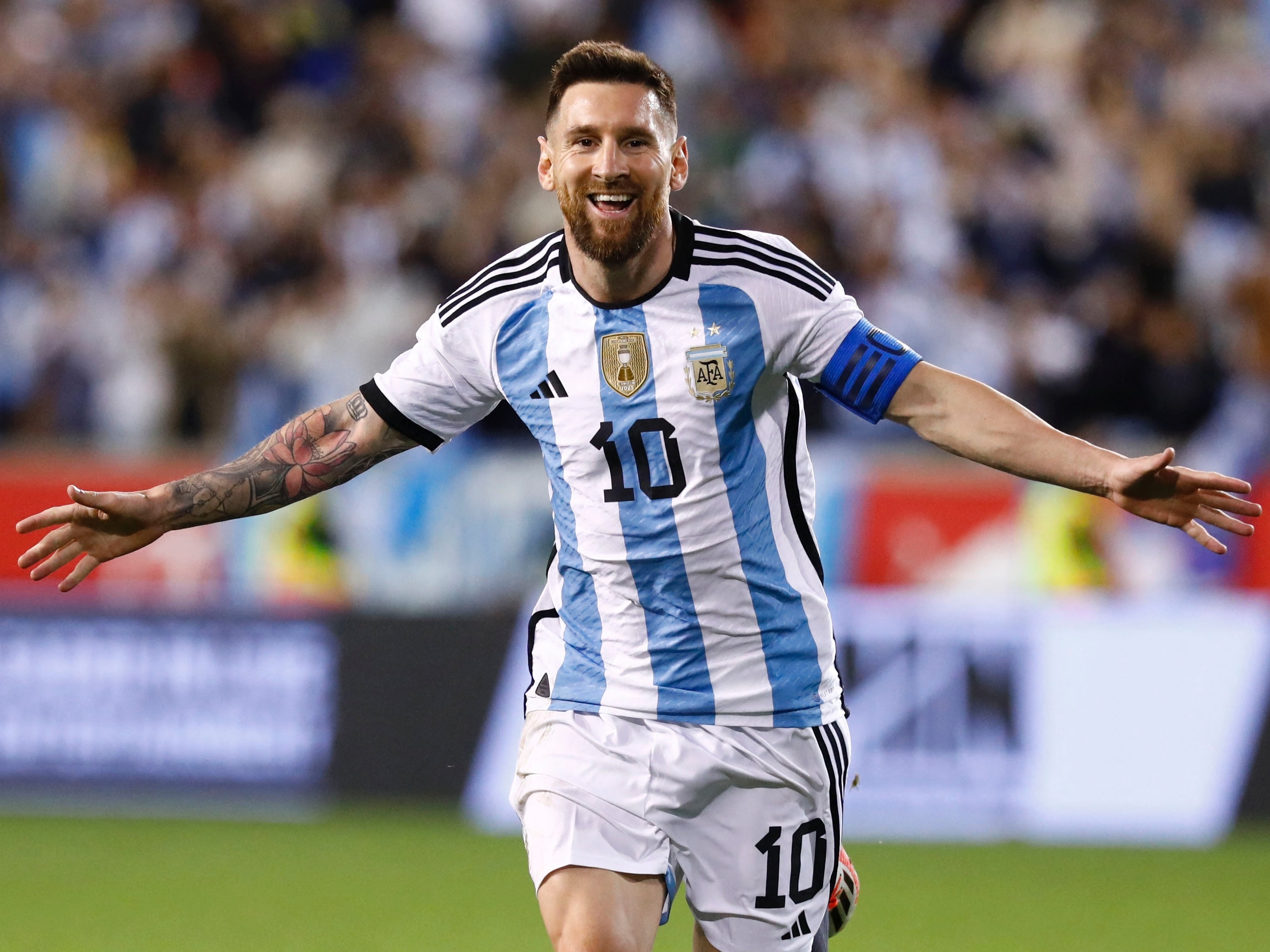 Messi chega mais forte que CR7 na Copa da despedida 