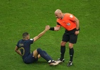 Gratidão de Dybala e abraço em Mbappé: Árbitro conta bastidores de final - Xinhua/Pan Yulong