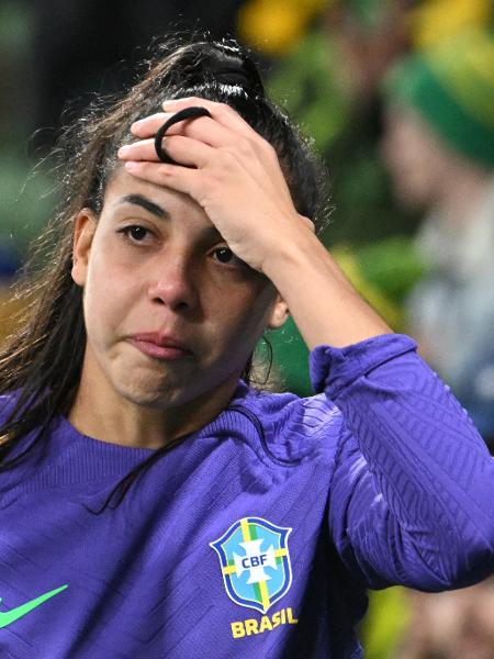 A zagueira Lauren lamenta eliminação do Brasil na Copa do Mundo