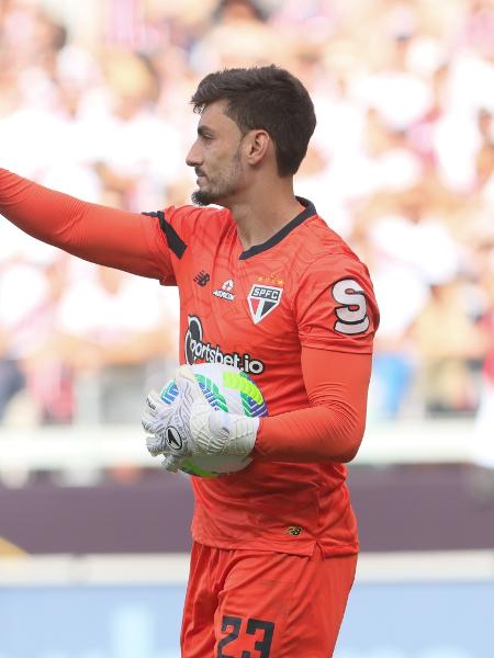 Goleiro Rafael, do São Paulo, em ação na Supercopa do Brasil, contra o Palmeiras