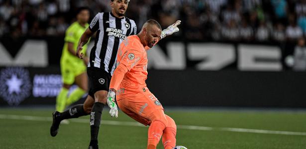 QUEM SAI NA FRENTE? Jornalista destaca superioridade e vantagens no confronto entre Palmeiras e Botafogo!