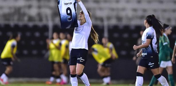 Corinthians vence Palmeiras e amplia vantagem na ponta do Brasileirão Feminino.