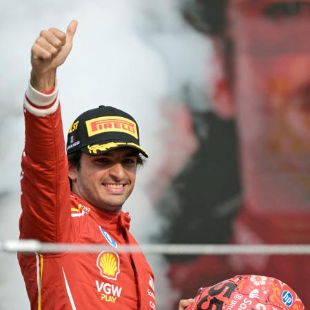 Carlos Sainz, da Ferrari, celebra a vitória no GP do México de F1