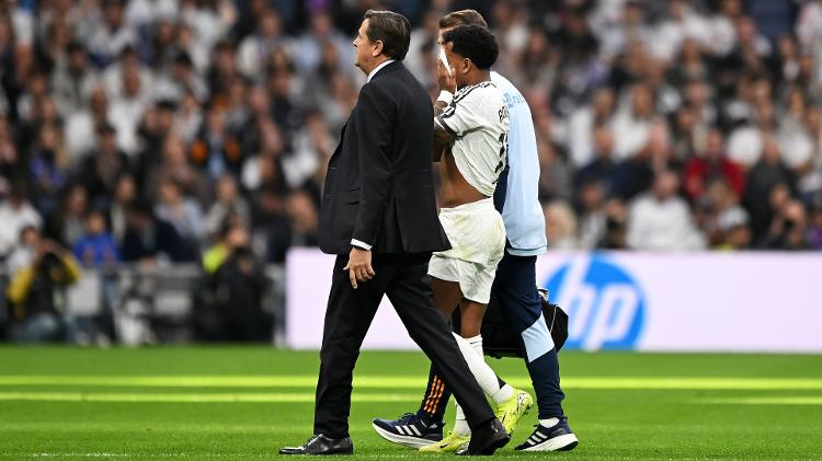 Rodrygo deixa o campo chorando após se machucar em partida entre Real Madrid e Osasuna