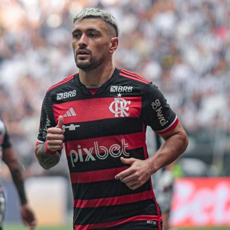 Arrascaeta em ação durante Atlético-MG x Flamengo pela final da Copa do Brasil