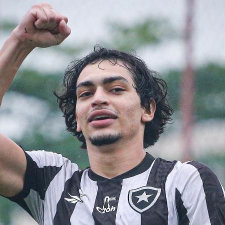 Matheus Nascimento foi campeão da Libertadores com o Botafogo