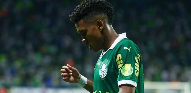 Estêvão sente as costas, mas mantém atuação em campo pelo Palmeiras