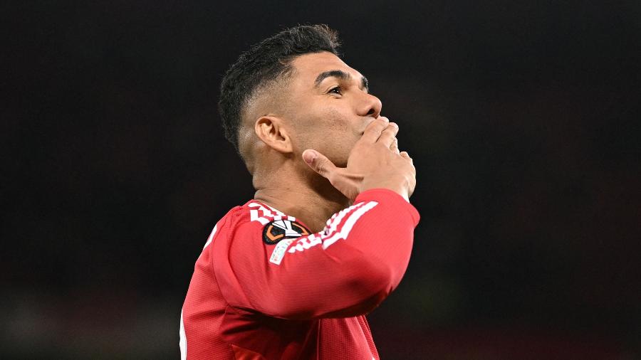 Casemiro comemora gol do Manchester United sobre o Athletic Bilbao em jogo da Liga Europa