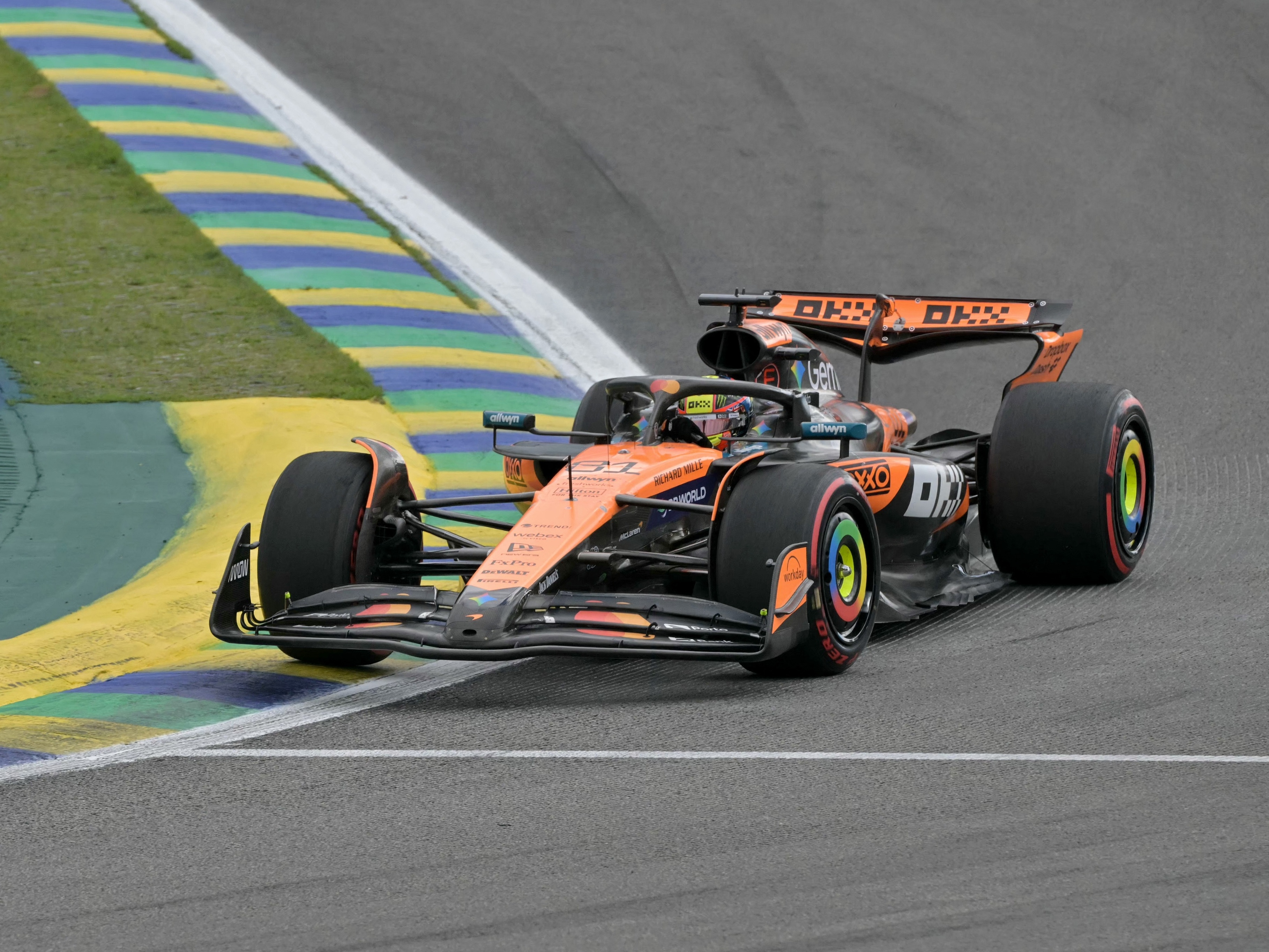 Piastri e Verstappen sofreram com 'apostas' de McLaren e Red Bull