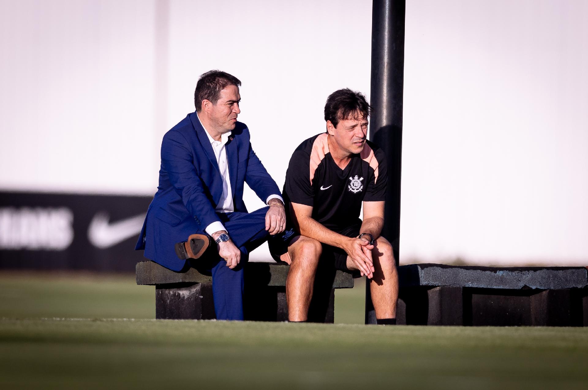 Marcelo Paz e Fernando Diniz durante treino do Corinthians - undefined