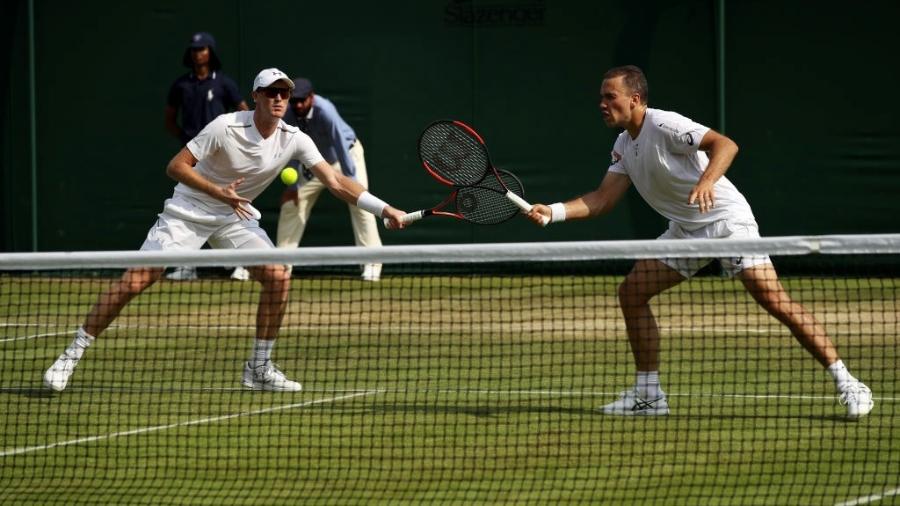 Bruno Soares e Jamie Murray em ação em Wimbledon - Julian Finney/Getty Images