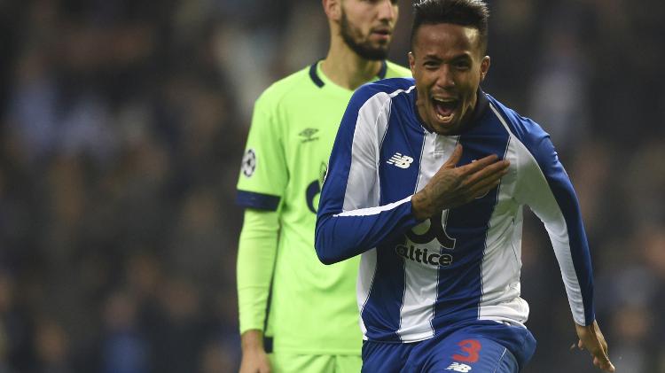 Eder Militão comemora gol do Porto diante do Schalke 04 pela Liga dos Campeões - Miguel Riopa/AFP - Miguel Riopa/AFP