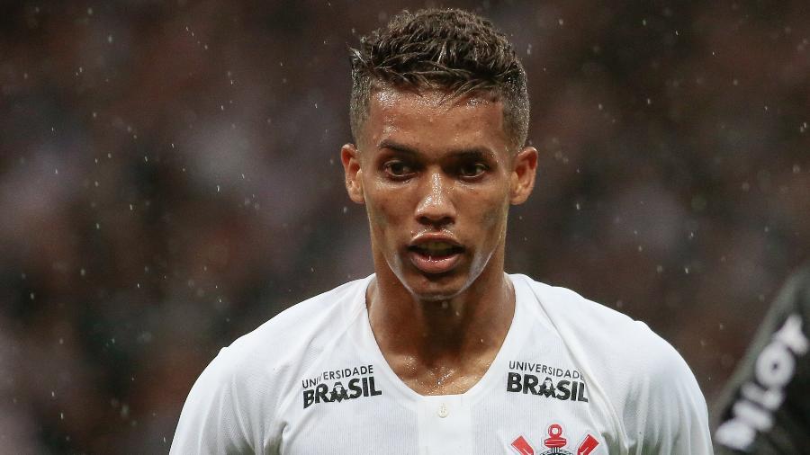 Pedrinho, com contratura muscular nas costas, é a principal dúvida do Timão para enfrentar o Flamengo - Marcello Zambrana/AGIF