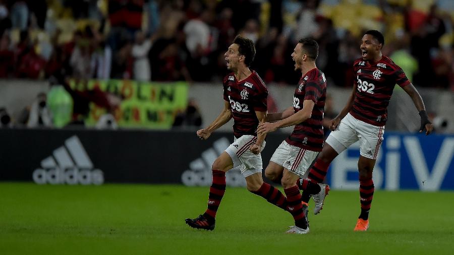Rodrigo Caio comemora gol do Flamengo contra o Corinthians - Thiago Ribeiro/AGIF