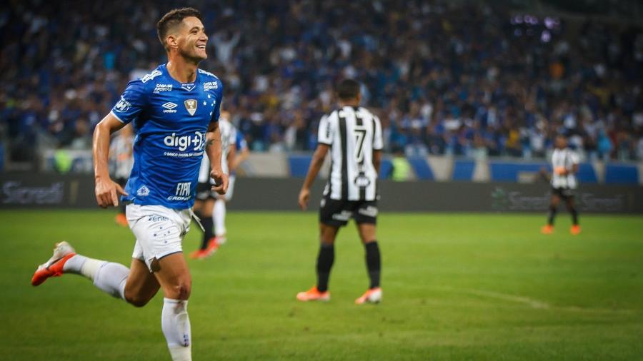 Expectativa ao redor do meia é sempre alta nas decisões, e Thiago costuma corresponder em campo - Vinnicius Silva/Cruzeiro