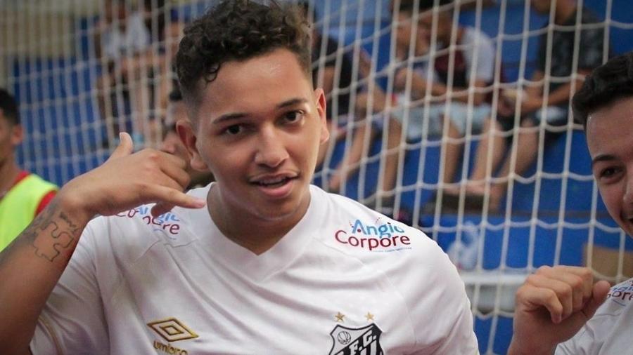 Nicolas Coelho chegou ao Santos aos 6 anos e busca novos desafios em 2020, na categoria sub-20 do futsal - Reprodução/Instagram