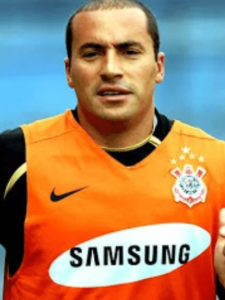 Aílton ficou apenas um semestre no Corinthians e acabou rebaixado no Brasileirão com a camisa 10 do clube - Reprodução