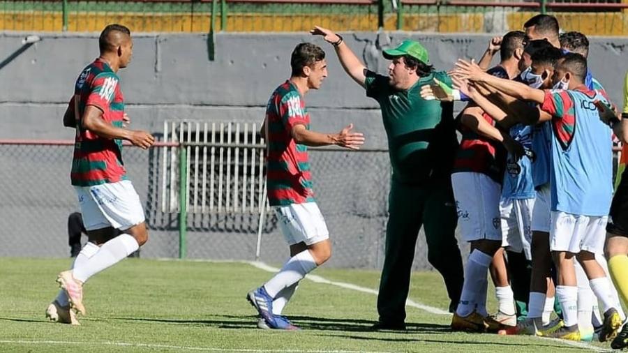 Jogadores da Portuguesa comemoram gol marcado contra o Juventus-SP, em uma das atuais quatro vitórias seguidas da equipe - Divulgação/Portuguesa