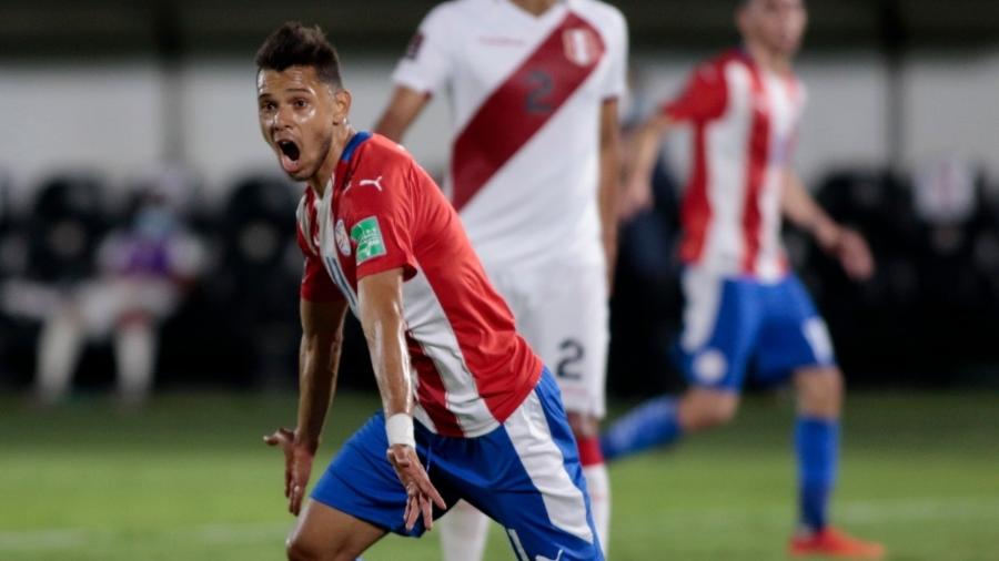Ángel Romero comemora gol do Paraguai contra o Peru - Divulgação