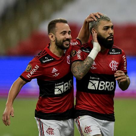 Gabigol celebra com Éverton Ribeiro gol marcado pelo Flamengo diante do Fluminense - Thiago Ribeiro/AGIF