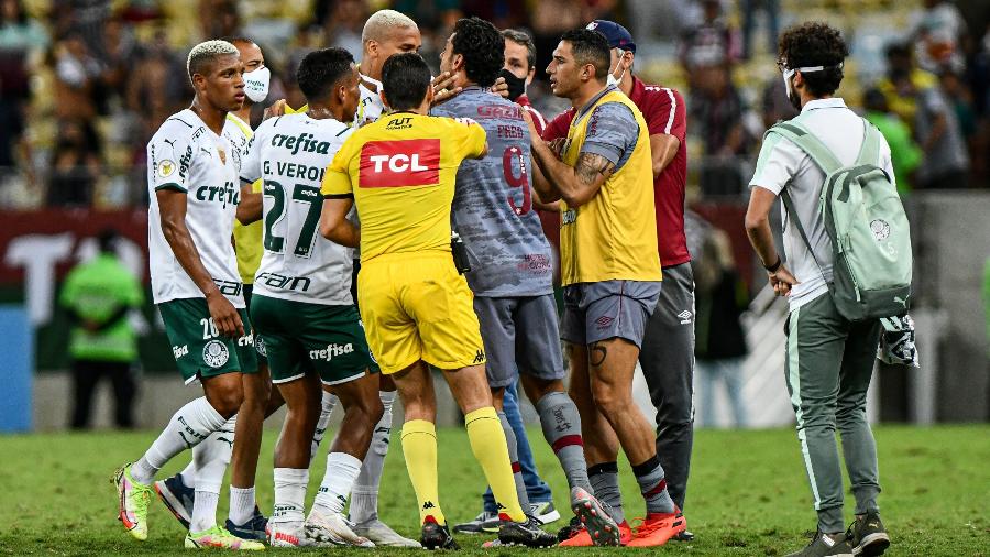 Confusão entre jogadores de Fluminense e Palmeiras ao final da partida válida pela 32ª rodada do Brasileirão, no Maracanã.  14/11/2021 - ALEXANDRE NETO/ESTADÃO CONTEÚDO