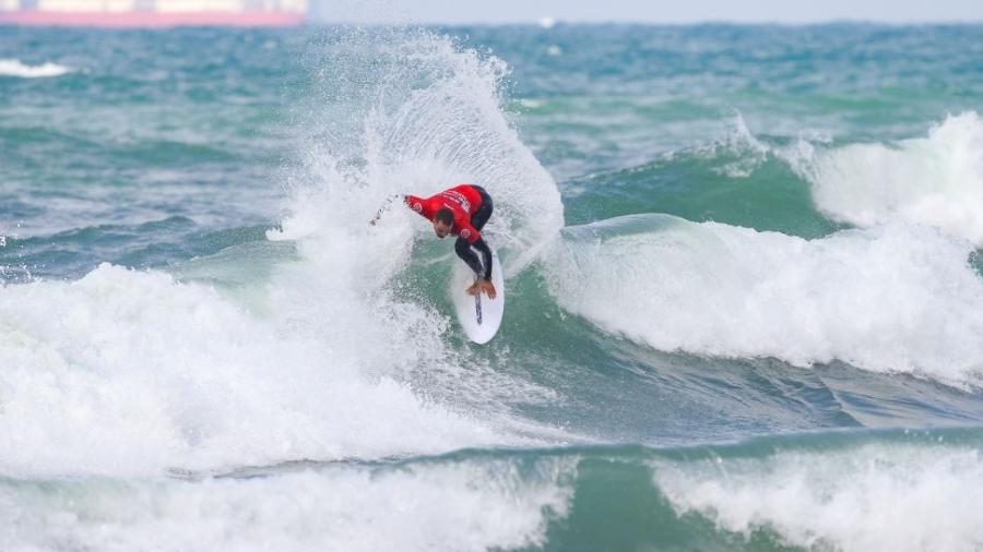 Lucas Silveira, melhor brasileiro no QS 3 mil de Israel - WSL