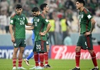 México tem 2 gols anulados, vence Arábia Saudita, mas é eliminado da Copa - Alfredo Estrella/AFP