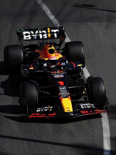 Sainz volta a ser o mais rápido e lidera 3º treino livre do GP de