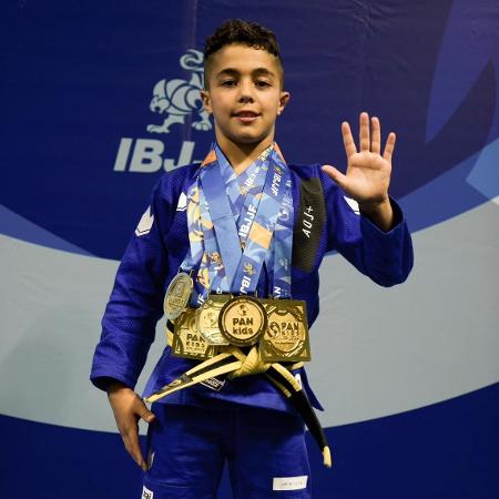 Ícaro Moreno, 11 anos, é fenômeno do jiu-jítsu