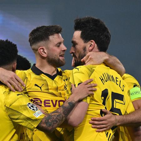 Mats Hummels comemora gol do Borussia Dortmund diante do PSG na Liga dos Campeões