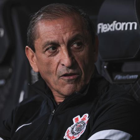 Ramón Díaz durante partida do Corinthians contra o Grêmio na Copa do Brasil