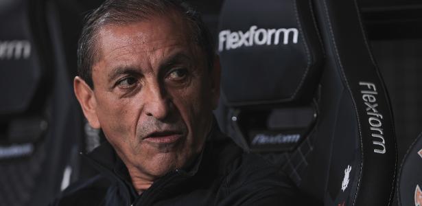 Ramón destaca impacto positivo de reforço e superação do Corinthians com um a menos.