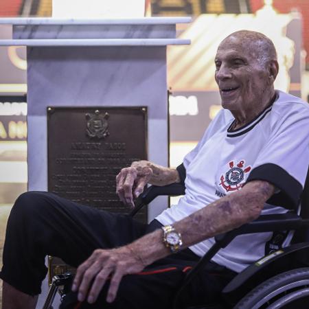 Amaury Pasos, ídolo do basquete