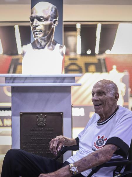 Amaury Pasos, ídolo do basquete