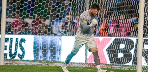 Frio e Preciso: Volpi se Torna Herói Defendendo Pênaltis no Grêmio