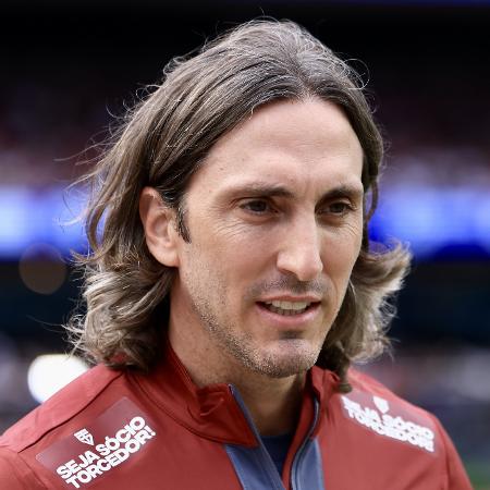 Luis Zubeldía, técnico do São Paulo, durante jogo contra o Santos no Brasileirão Luis Zubeldía, técnico do São Paulo, durante jogo contra o Santos no Brasileirão
