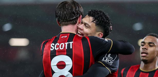 Novo time de Rayan bate o Liverpool com gol no último lance no Inglês