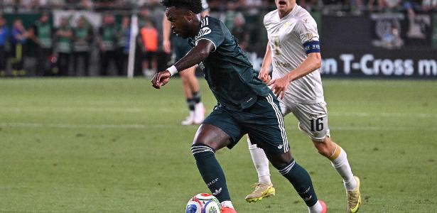 Vitória do Real tem Endrick titular e Vini zerado em 1º jogo pós-renovação