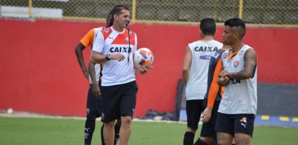 Vágner Mancini segue no comando do Vitória por mais um ano - Divulgação/VItória