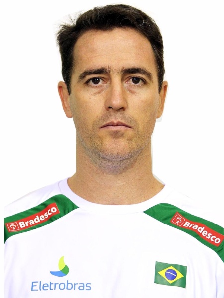 Demétrius foi auxiliar da seleção brasileira masculina nas Olimpíadas de 2012 e 2016 e na Copa do Mundo de 2014 - Reprodução / Site Oficial