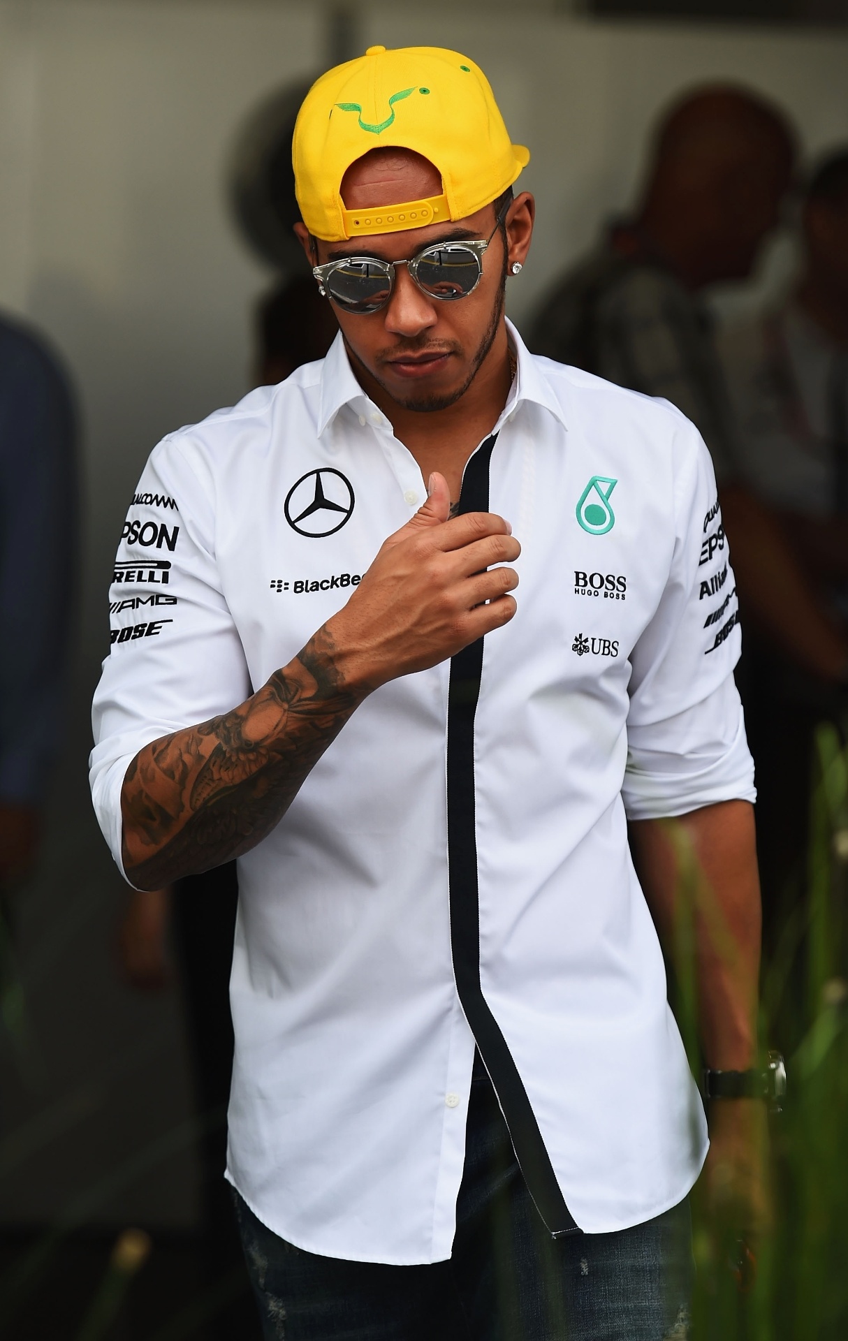 Com boné estilizado com as cores do Brasil, Lewis Hamilton chega em Interlagos - Lars Baron/Getty Images
