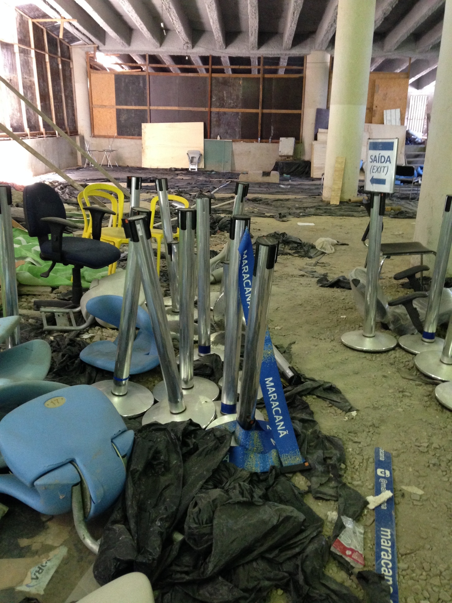 Maracanã ficou cheio de entulhos após a Rio-2016 - Reprodução