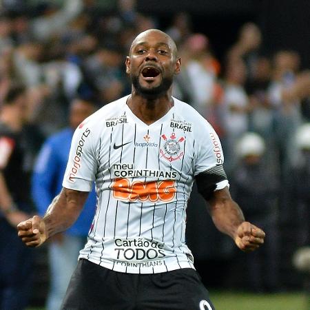 Vagner Love considera a torcida do Corinthians "diferente de tudo" - Bruno Ulivieri/AGIF