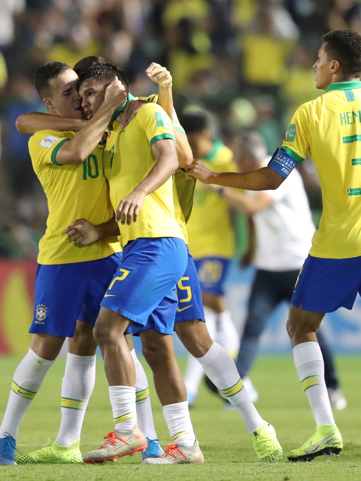 Com gols no fim, Brasil bate o México e conquista Copa do Mundo Sub-17