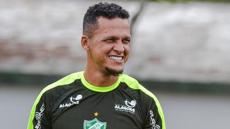 Meia Souza, campeão mundial pelo São Paulo, treina aos 41 anos pelo Murici (AL) - Divulgação/Murici F.C.